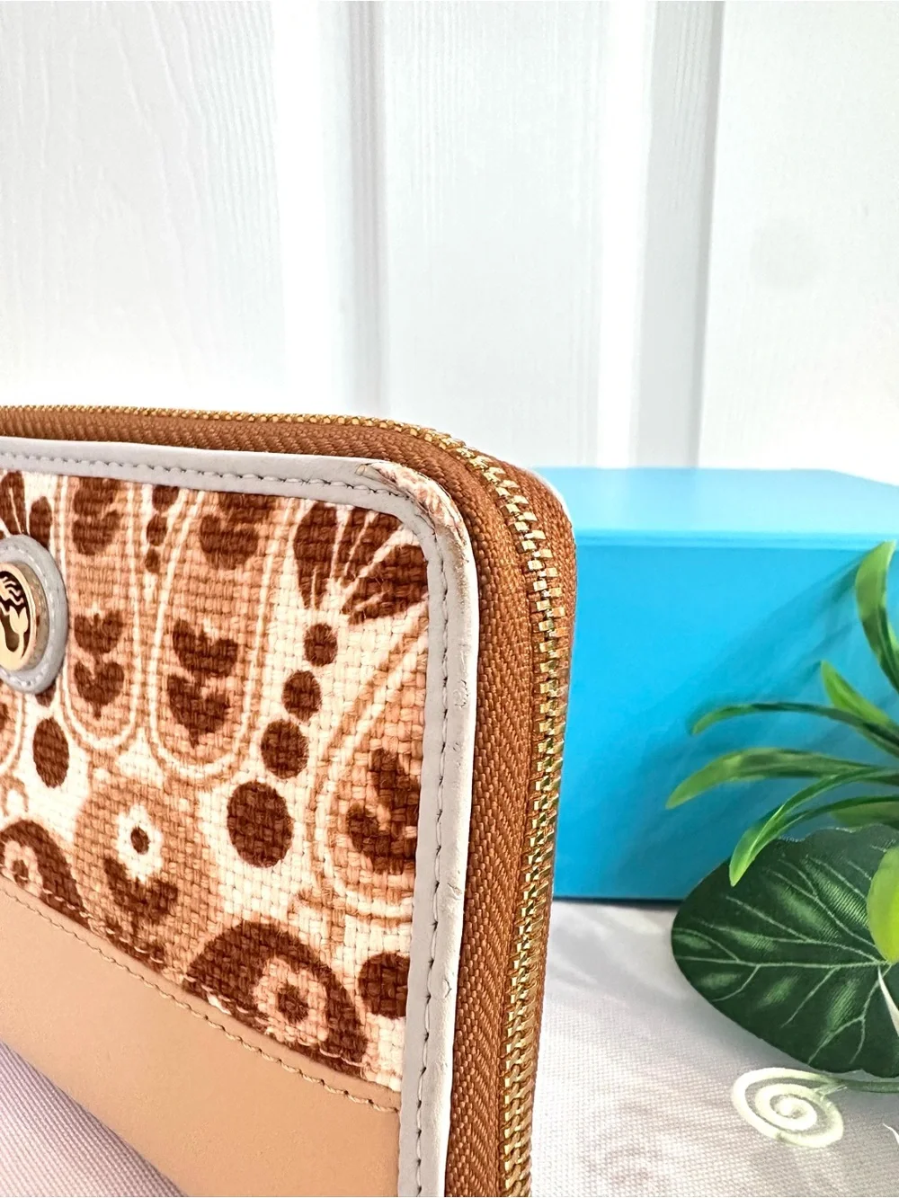 SPARTINA ~ Beige/Brown Paisley Printed Zip Wallet w/Baby Blue & Tan Leather Trim